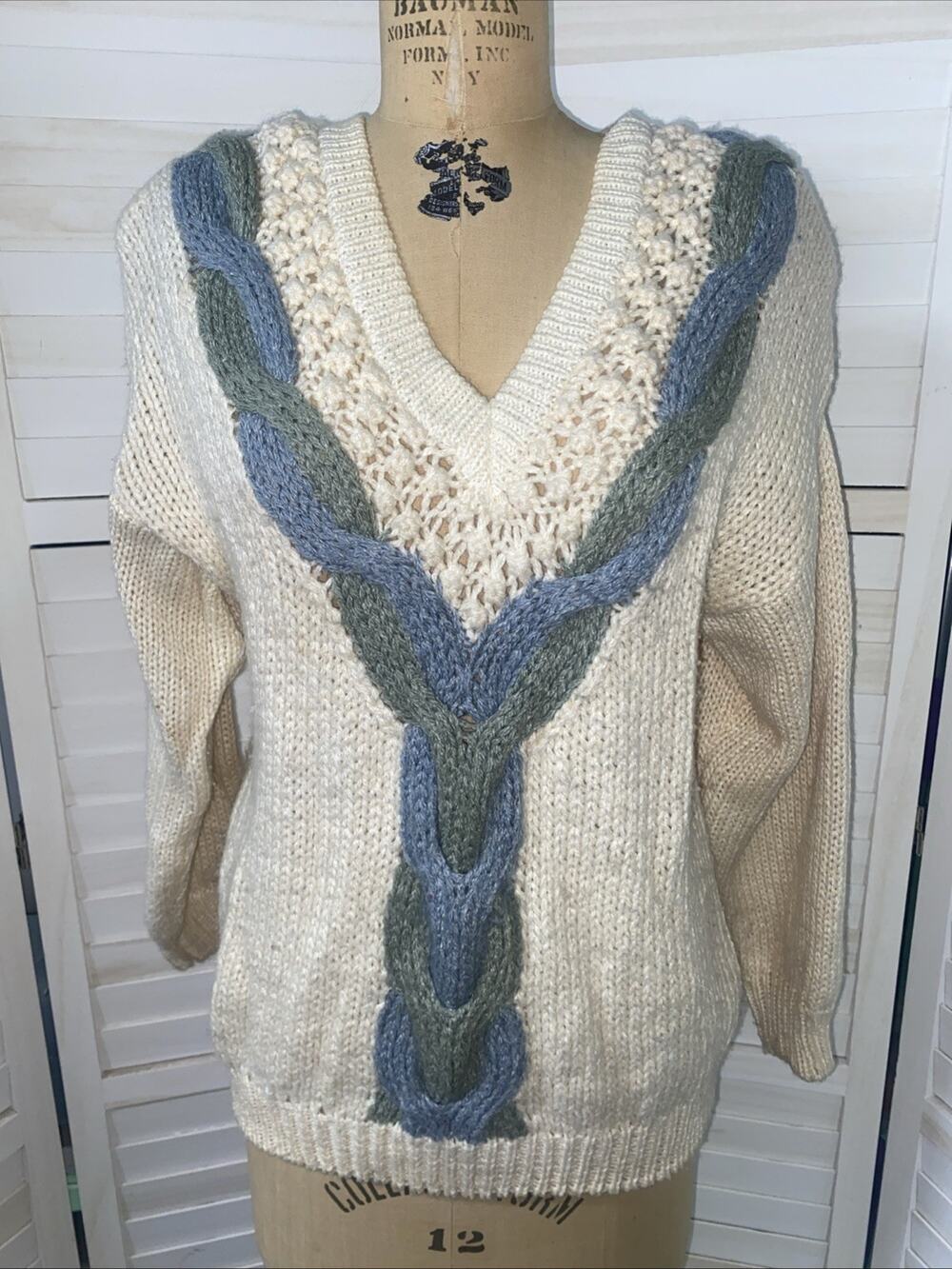 Classic Expressions Hand Knit Pullover Sweater Womens Cream Blue V Neck 18W